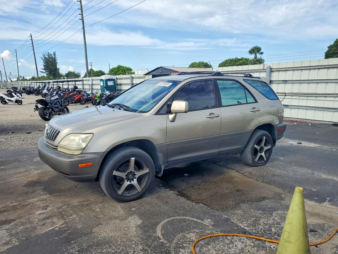 Salvage Lexus RX Image