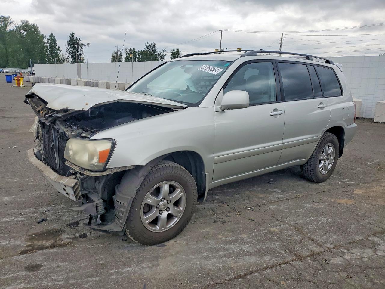Salvage Toyota Highlander Image