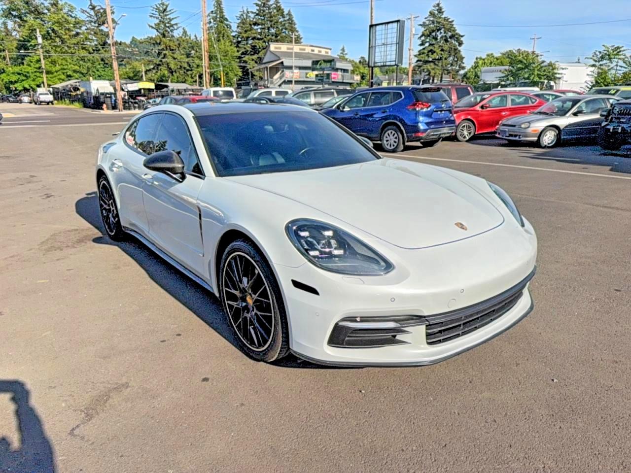 Salvage Porsche Panamera Image