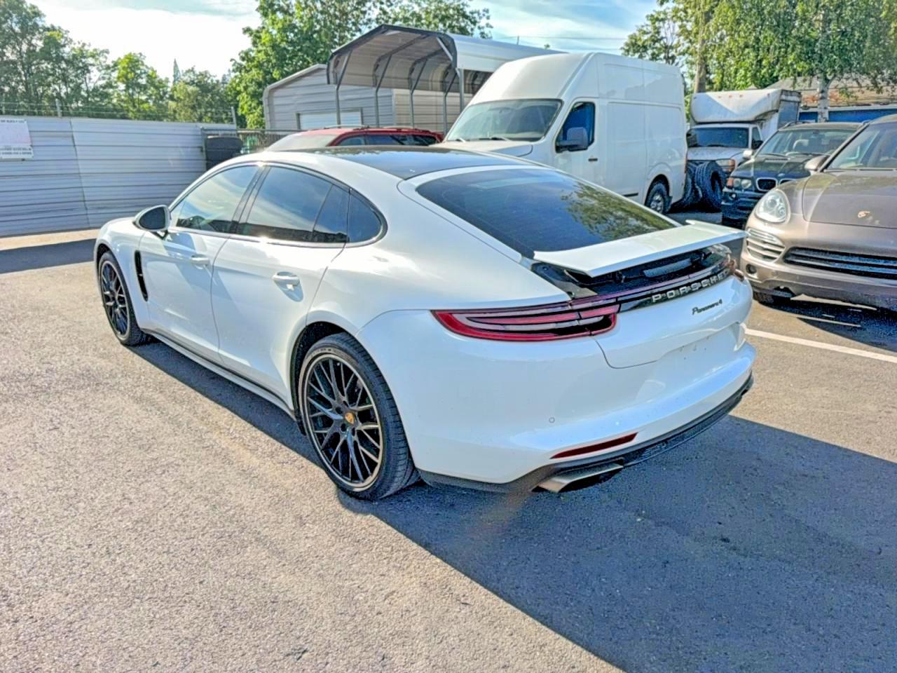 Porsche Panamera 4
