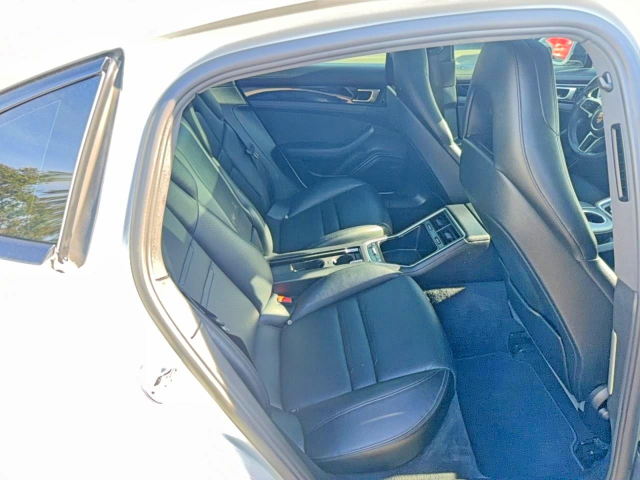 Porsche Panamera 4