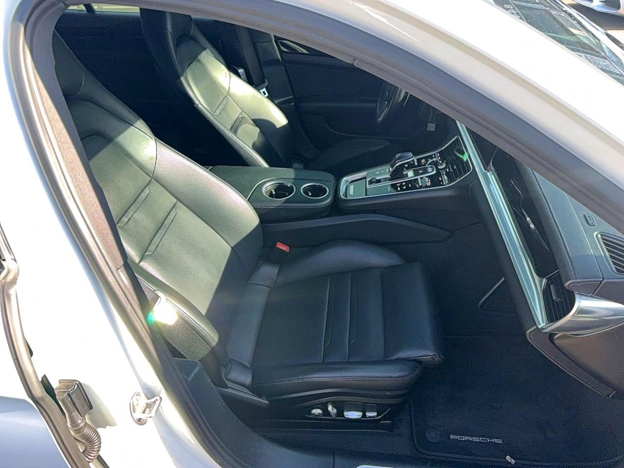 Porsche Panamera 4