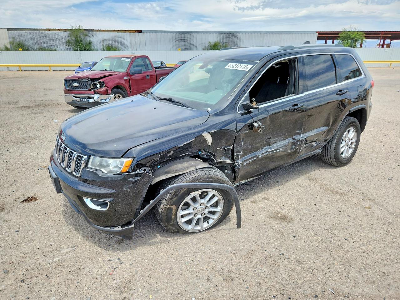 Salvage Jeep Cherokee Image