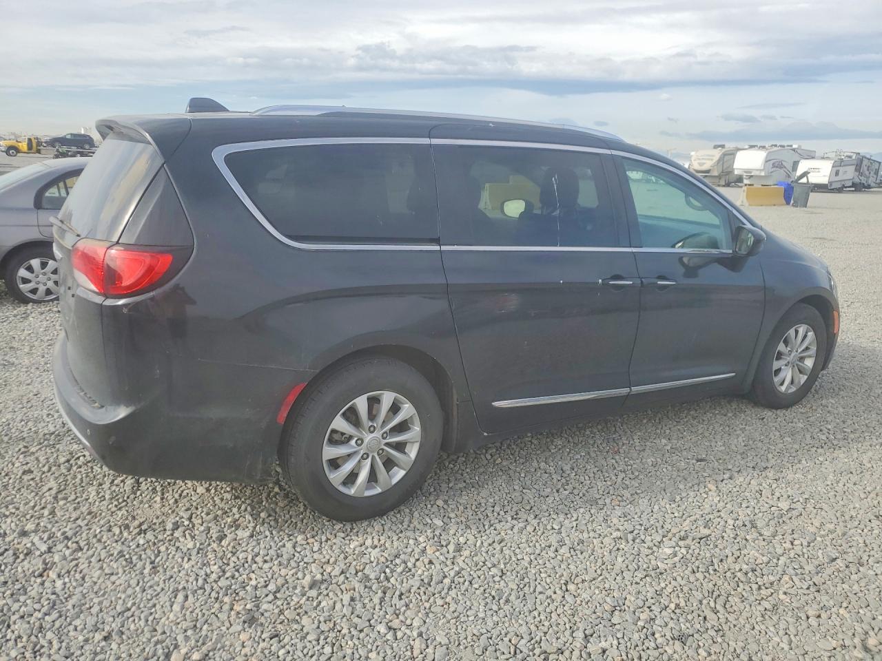 Chrysler Pacifica Touring L