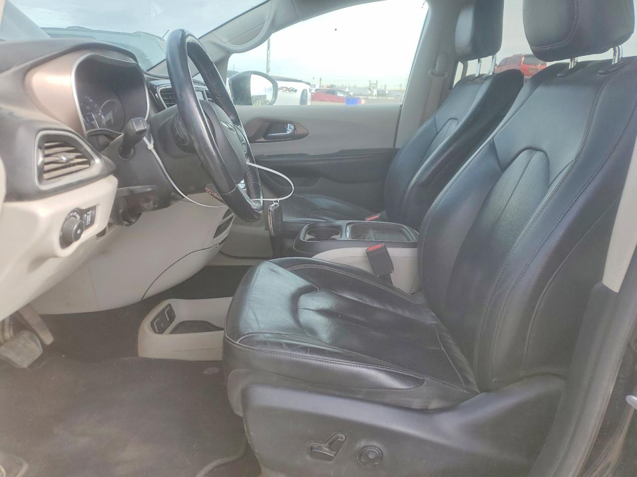 Chrysler Pacifica Touring L