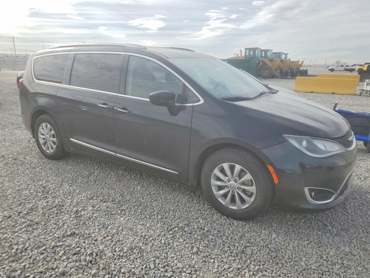 Chrysler Pacifica Touring L