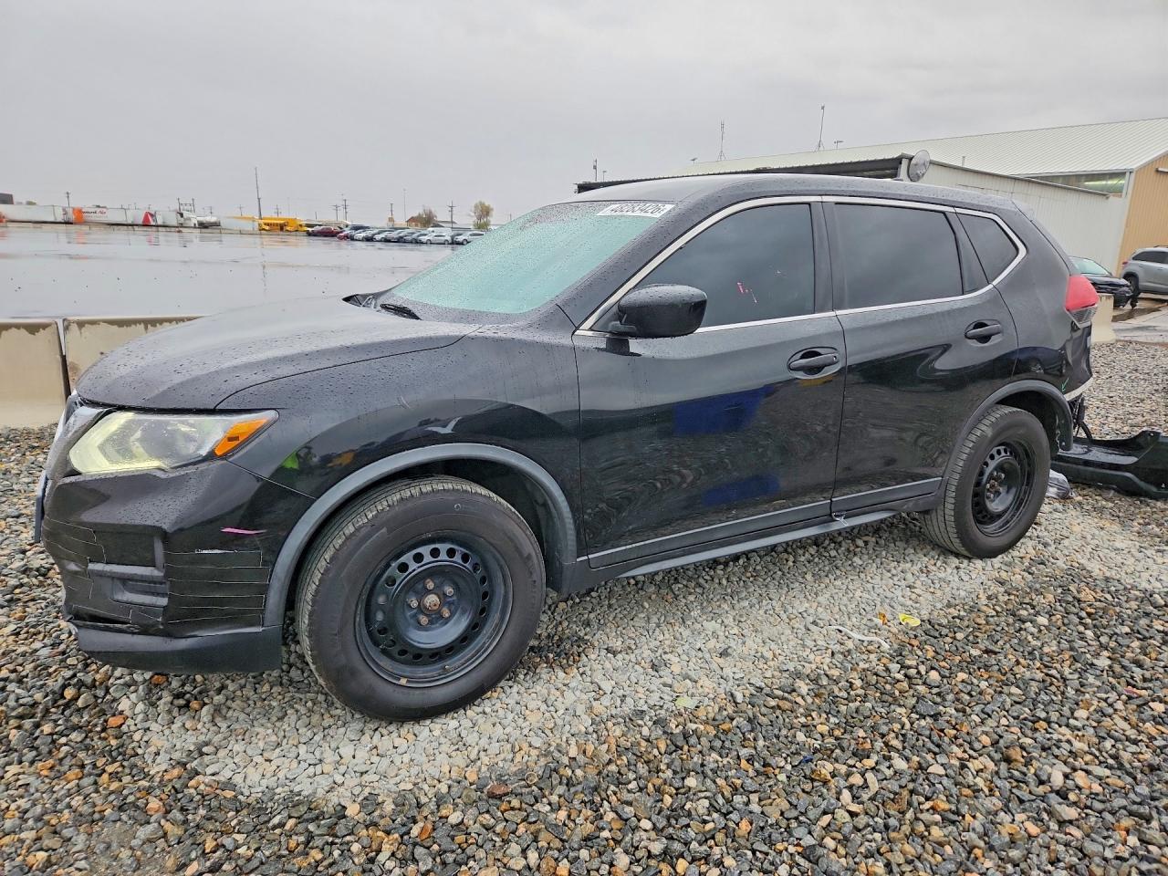 Salvage Nissan Rogue Image