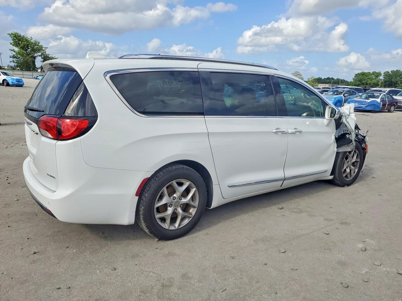 Chrysler Pacifica Limited