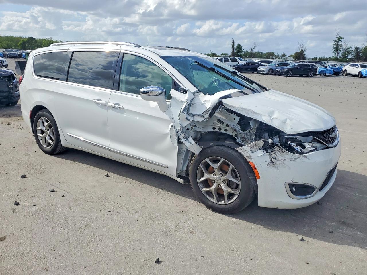 Chrysler Pacifica Limited