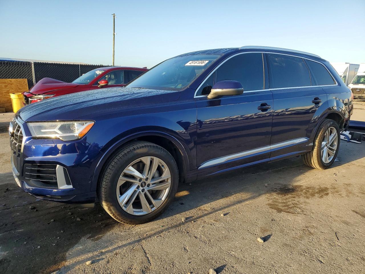 Salvage Audi Q7 Image