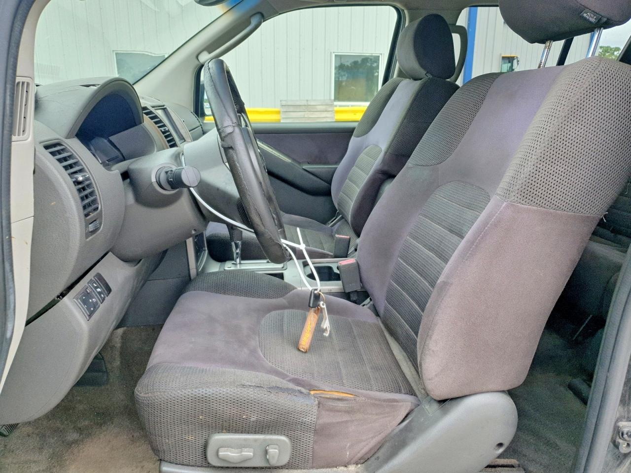 Nissan Pathfinder Xe