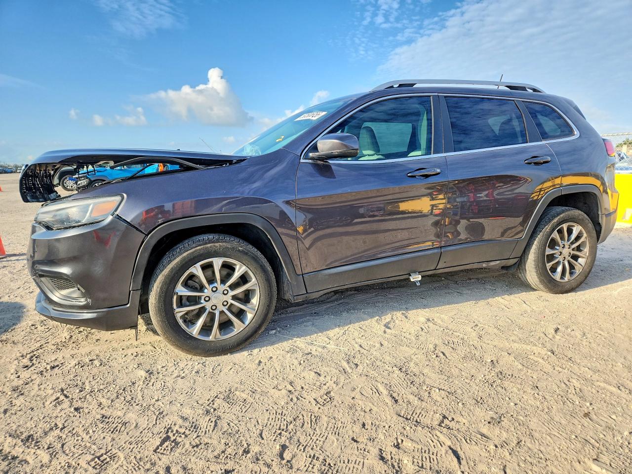 Salvage Jeep Grand Cherokee Image