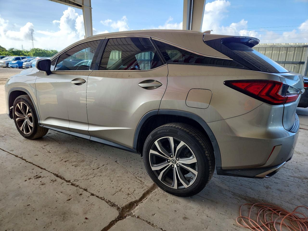 Lexus RX Base