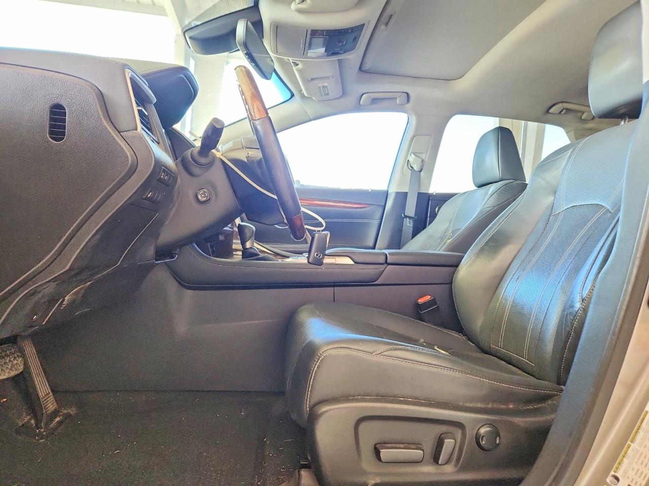 Lexus RX Base