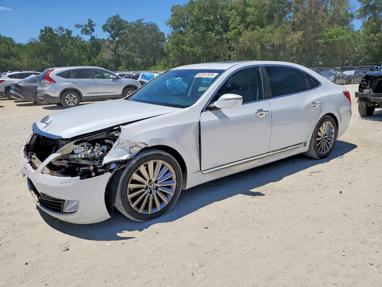 Salvage Hyundai Equus Image