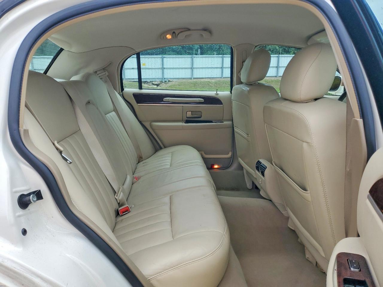 Lincoln Towncar Signature