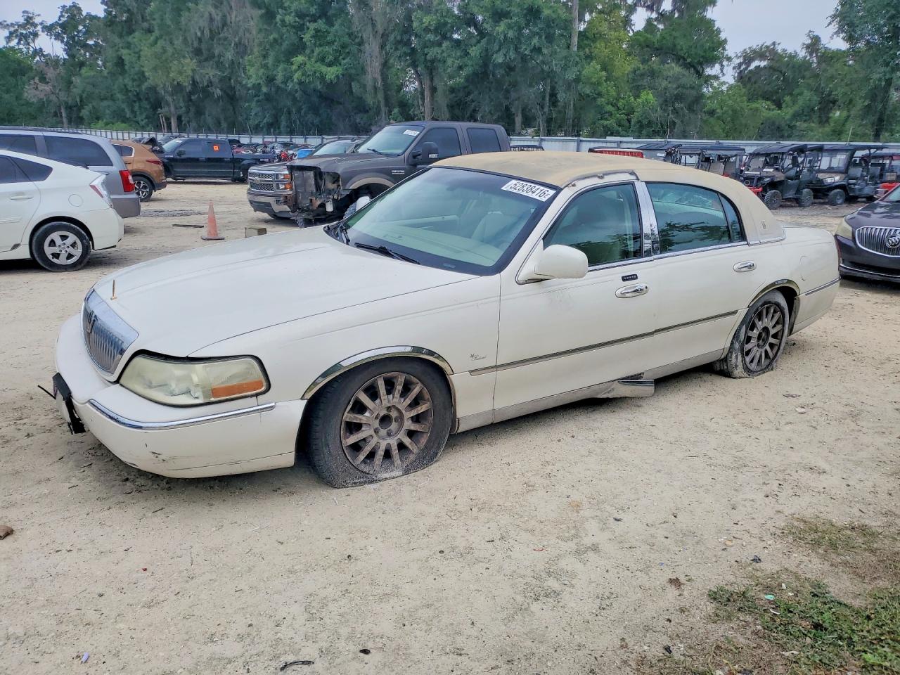 Salvage Lincoln Towncar Image