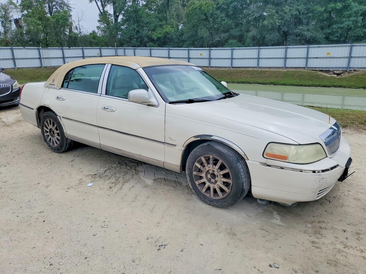 Lincoln Towncar Signature
