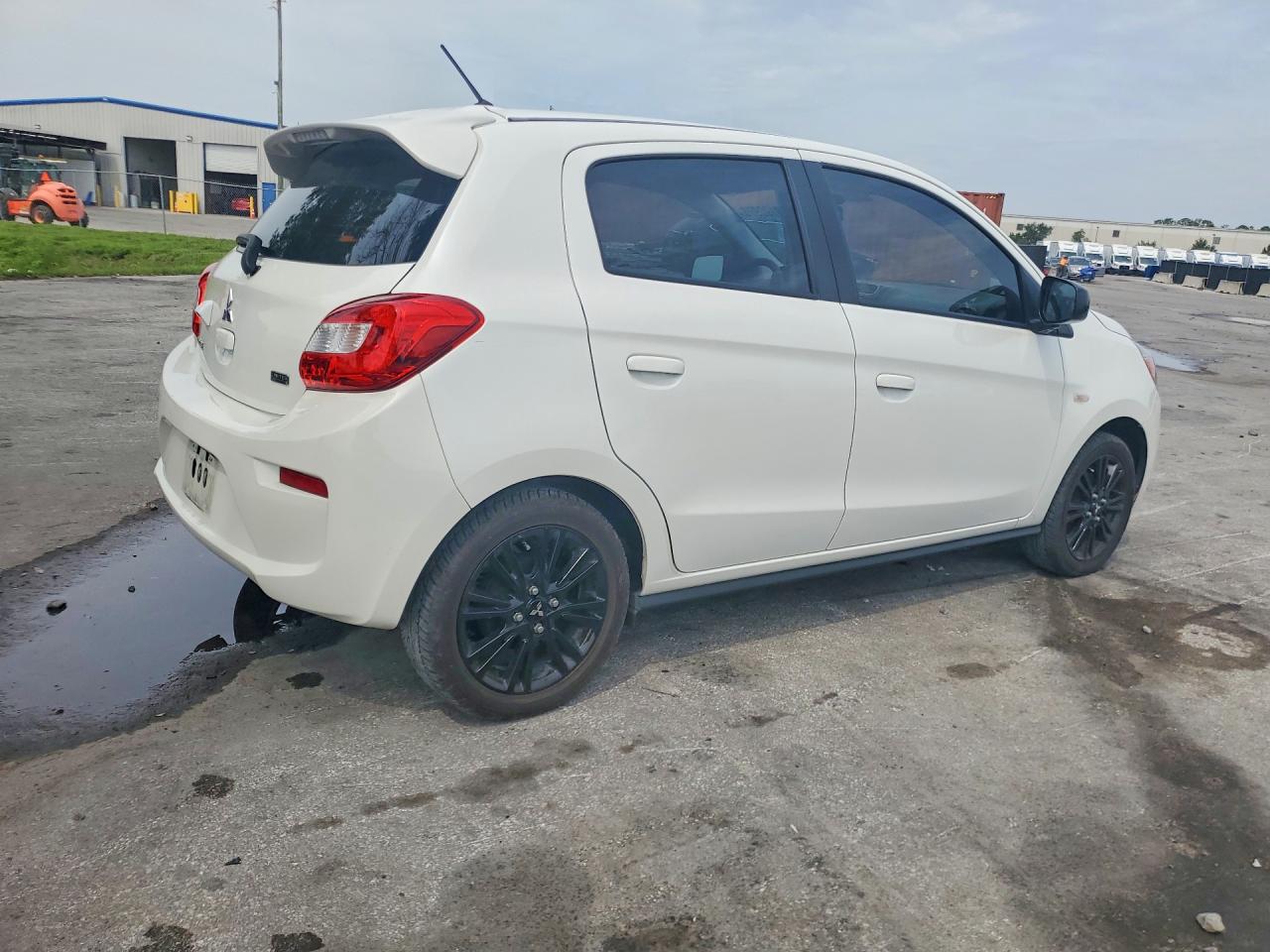 Mitsubishi Mirage Le