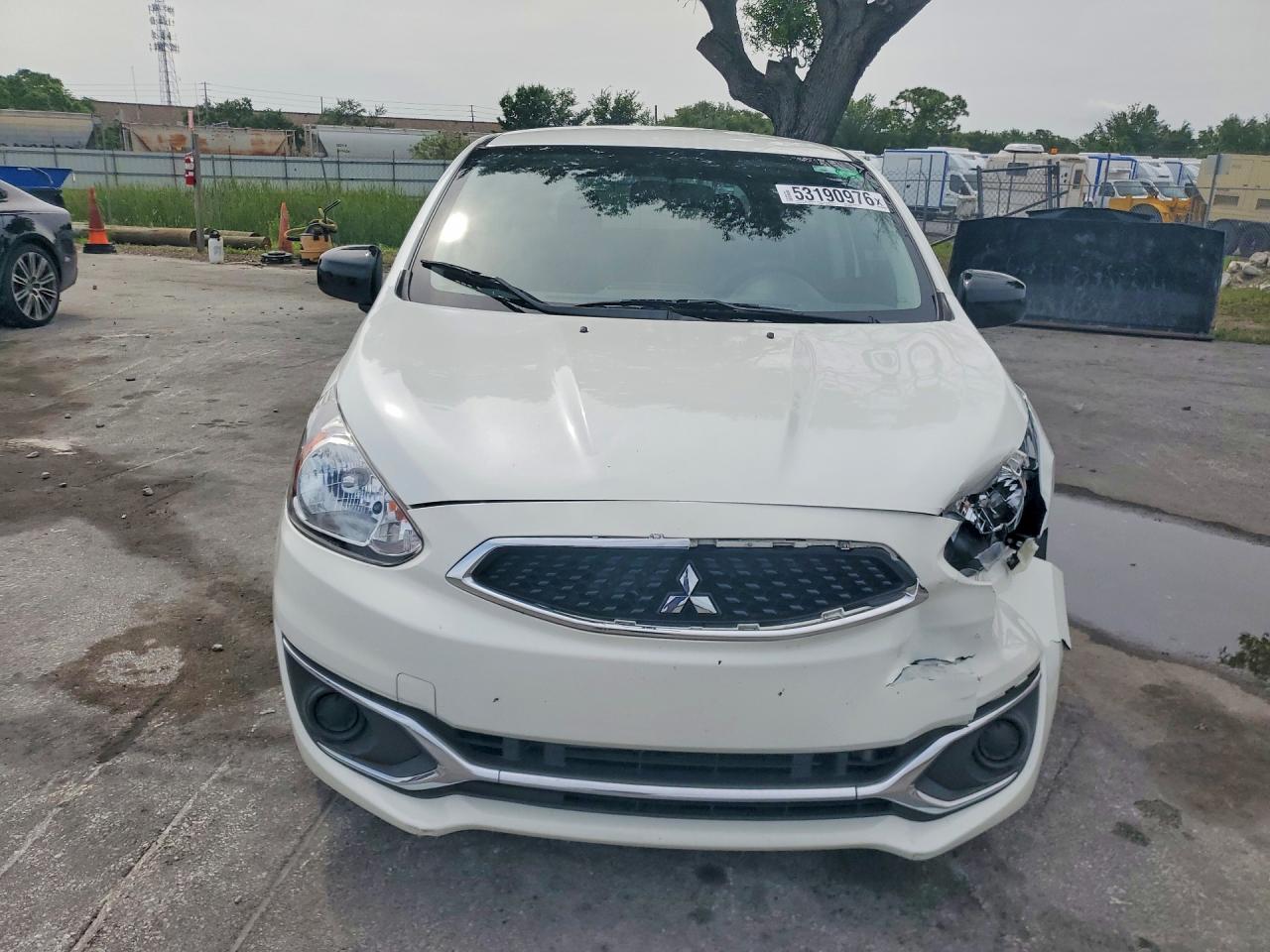 Mitsubishi Mirage Le