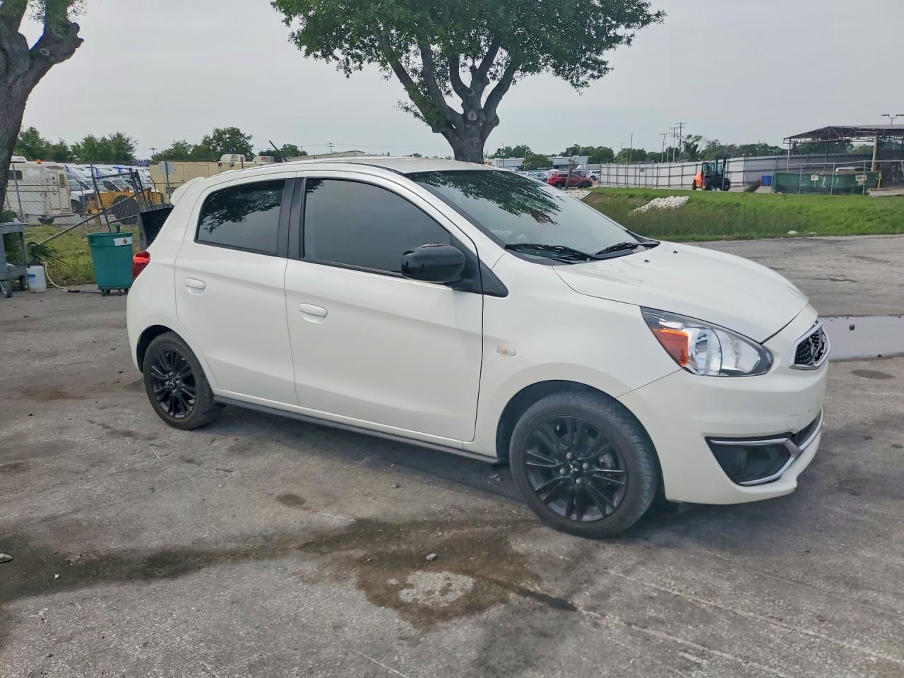 Mitsubishi Mirage Le
