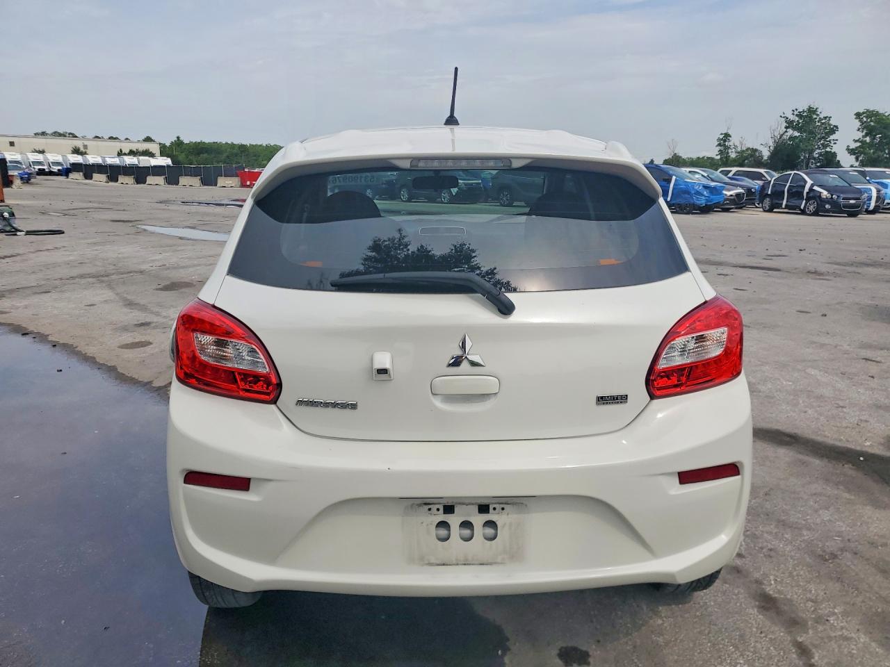 Mitsubishi Mirage Le