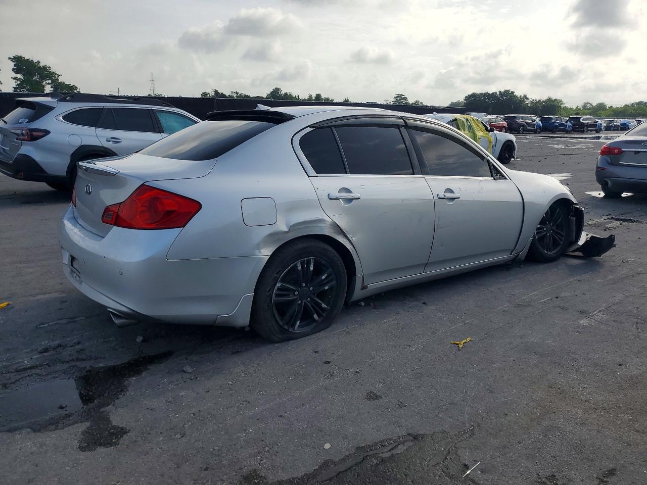 INFINITI G37 X