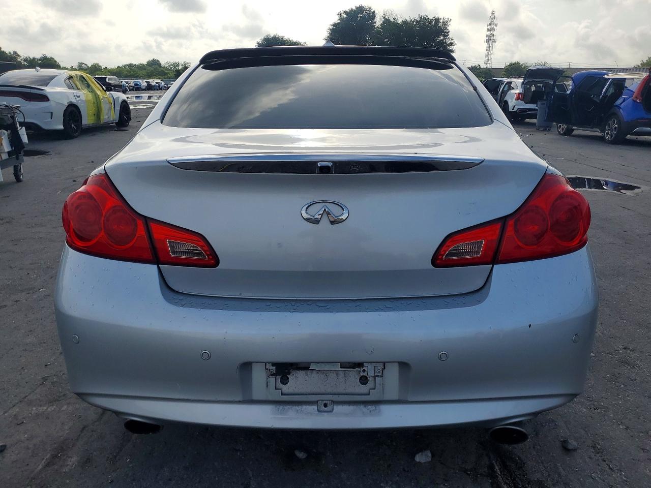 INFINITI G37 X