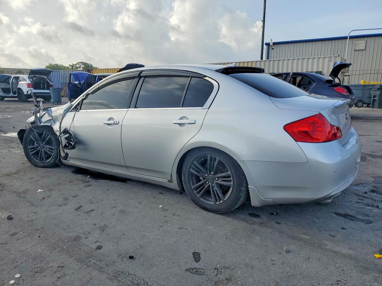 INFINITI G37 X