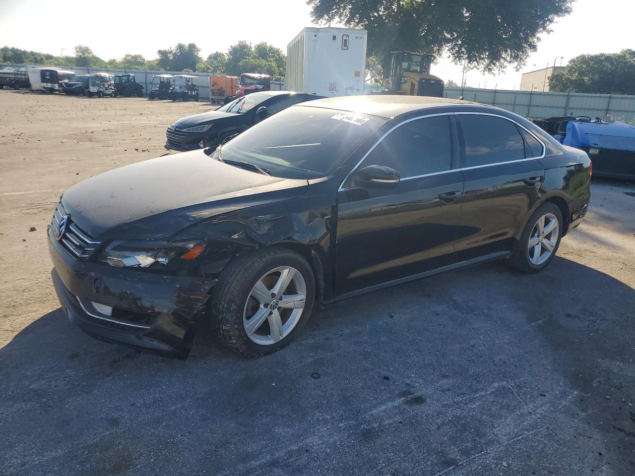 Salvage Volkswagen Passat Image