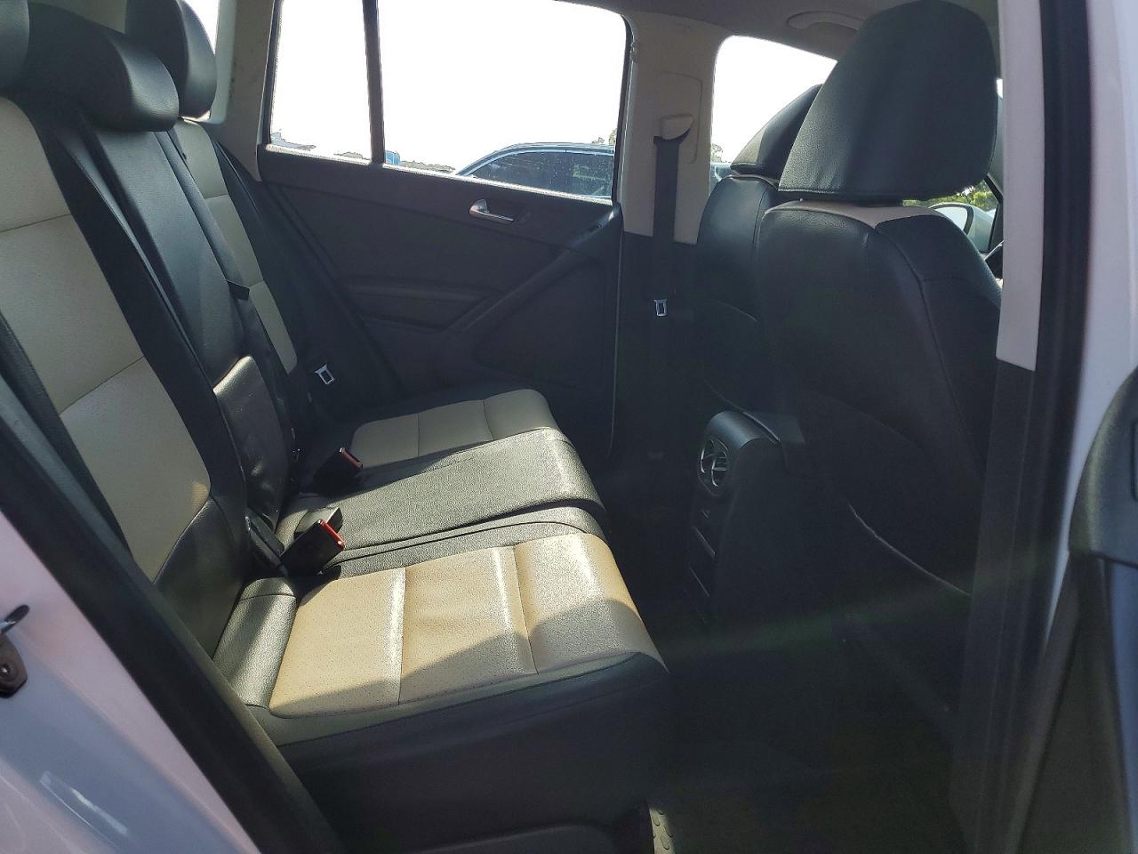 Volkswagen Tiguan S