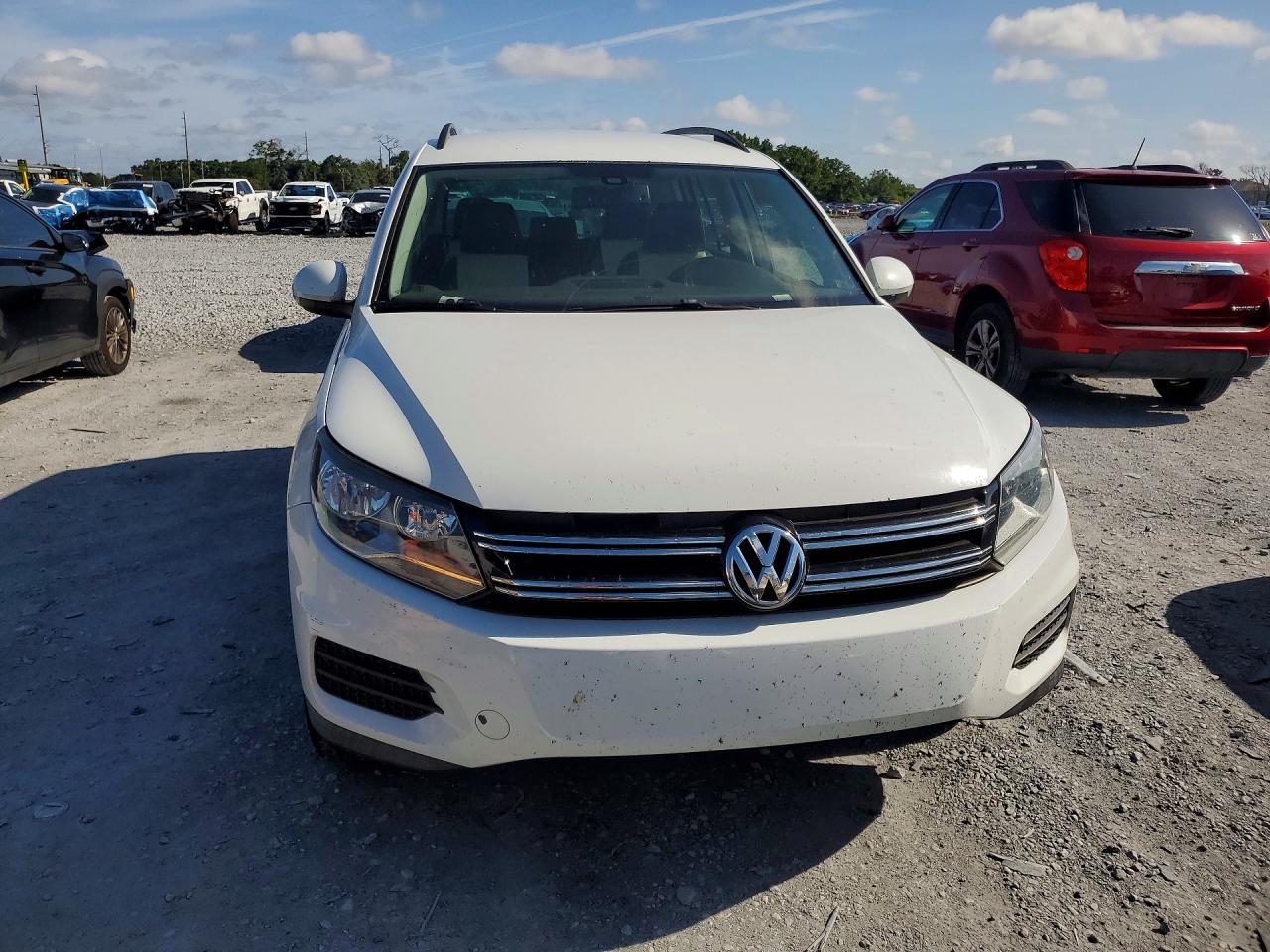Volkswagen Tiguan S