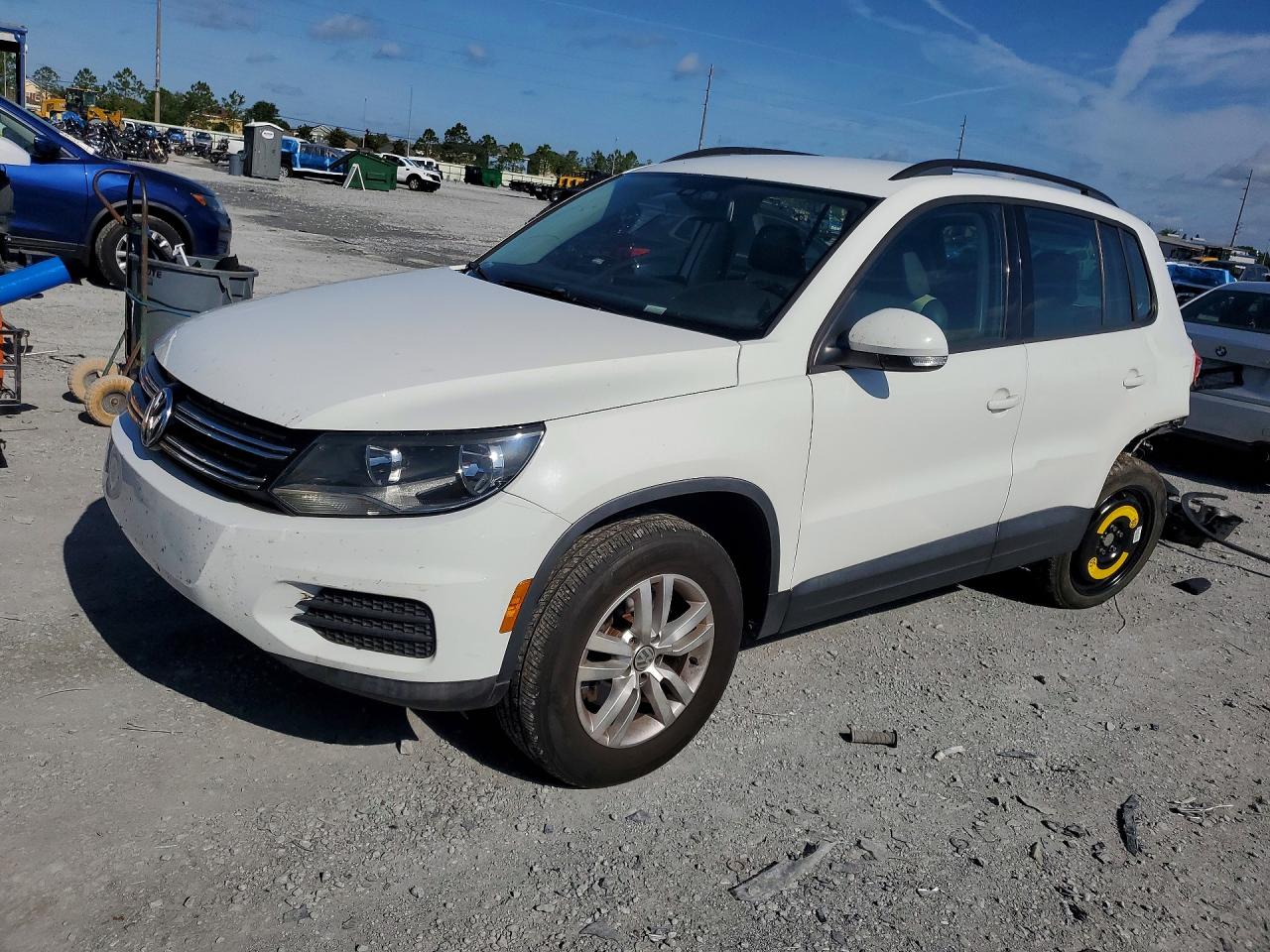 Salvage Volkswagen Tiguan Image