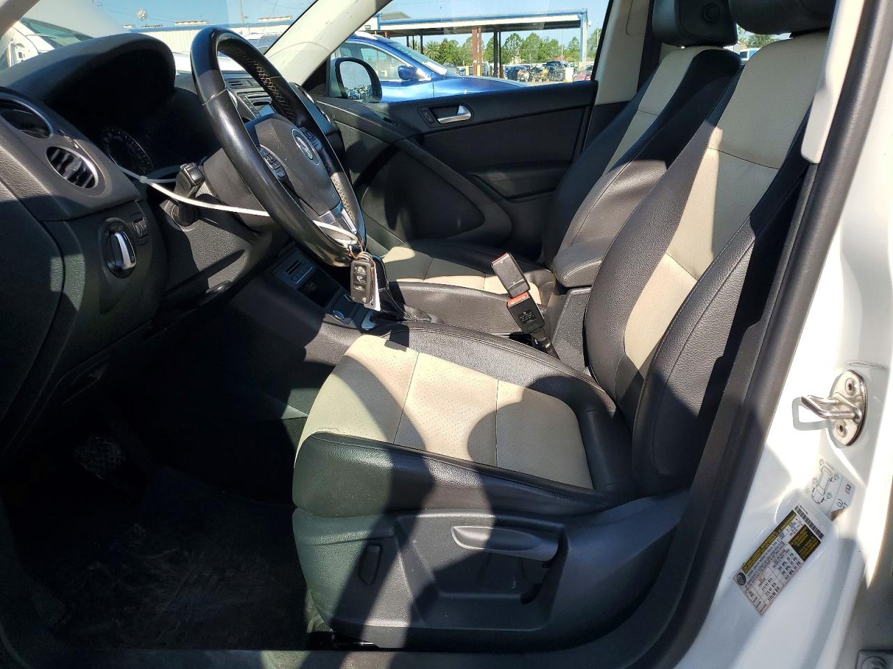 Volkswagen Tiguan S