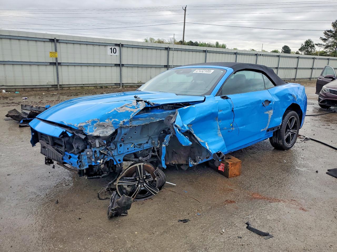 Salvage Ford Mustang Image