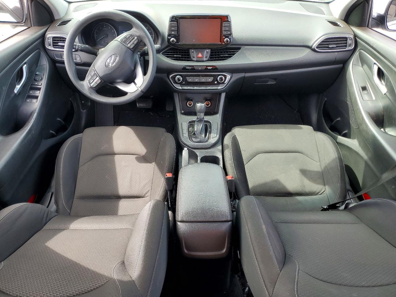 Hyundai ELANTRA Base