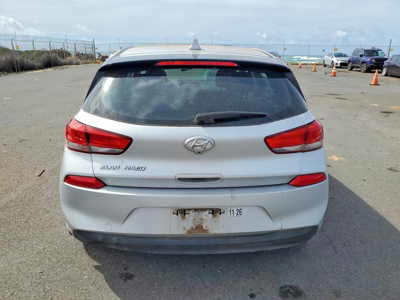 Hyundai ELANTRA Base