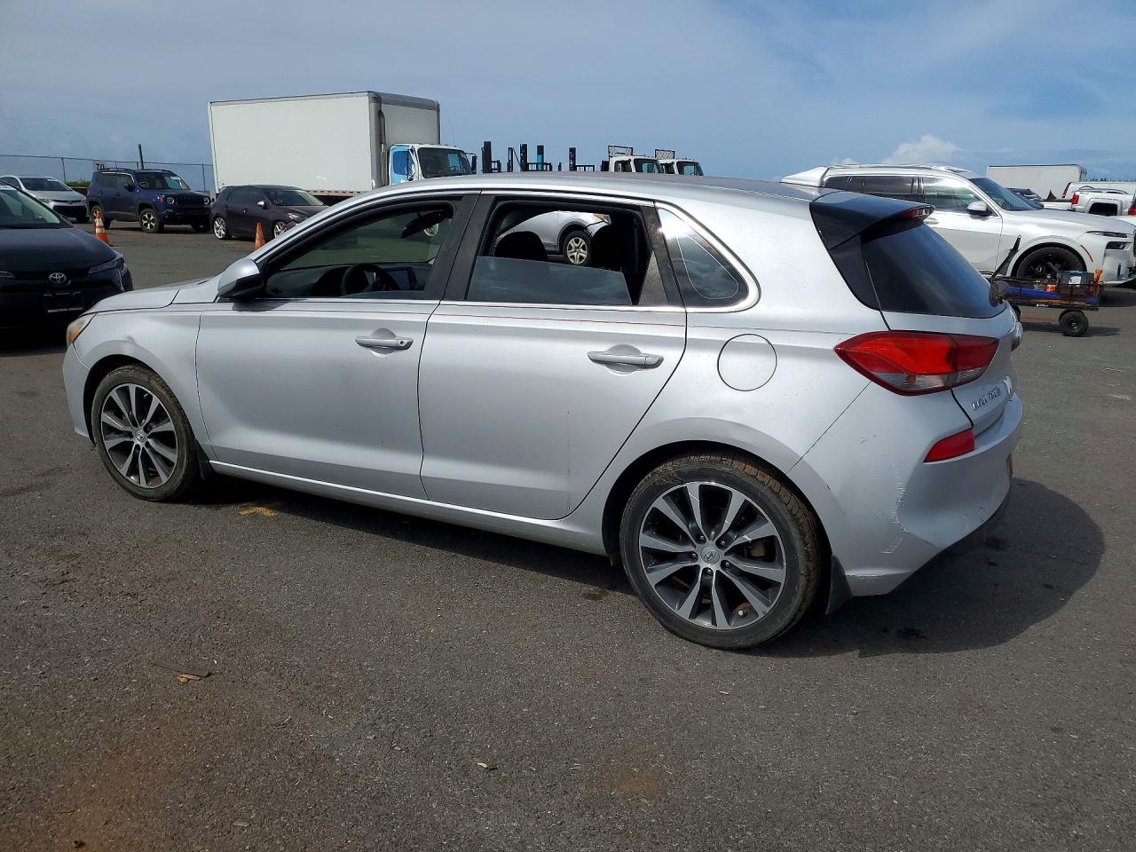 Hyundai ELANTRA Base