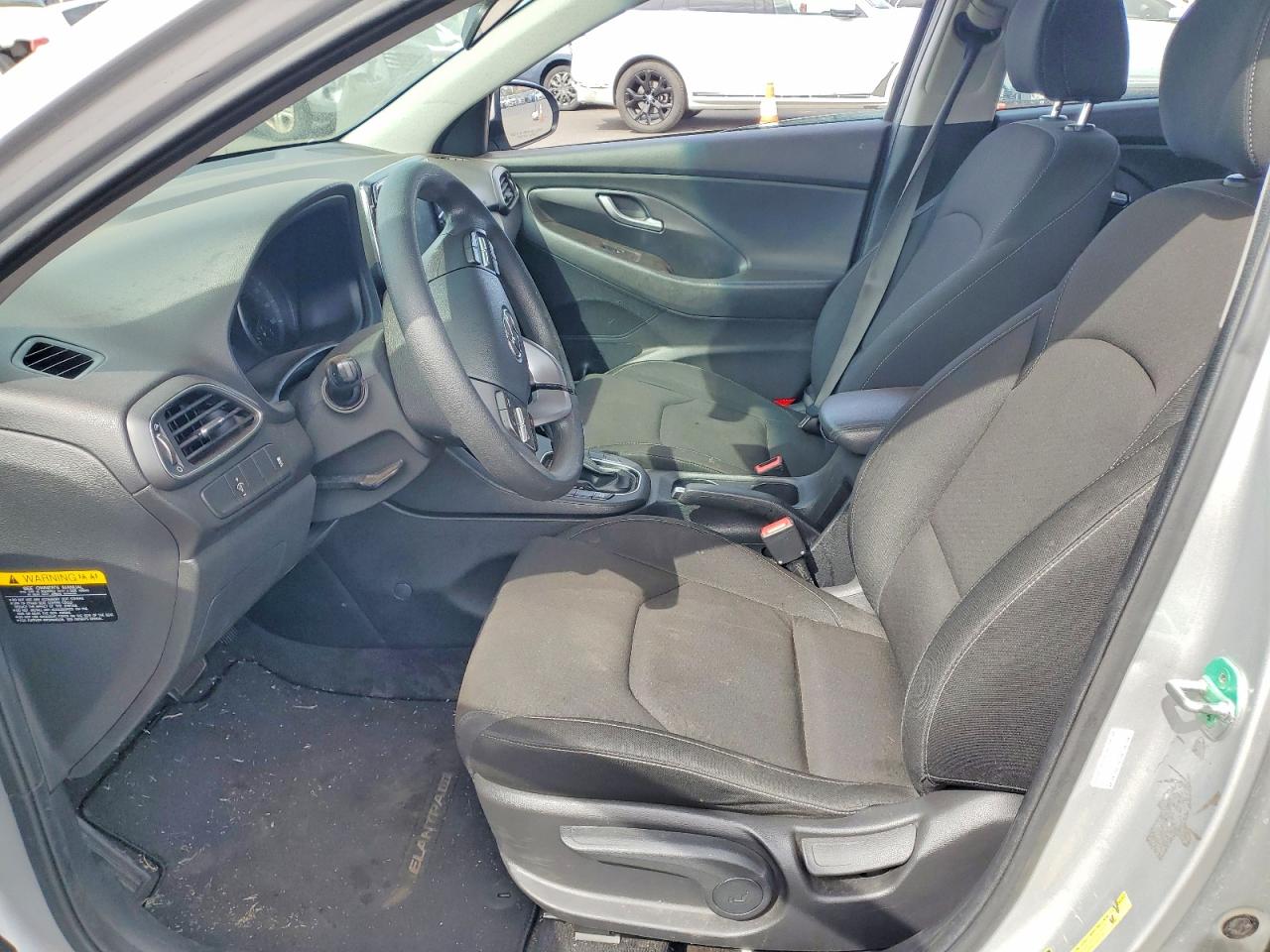 Hyundai ELANTRA Base