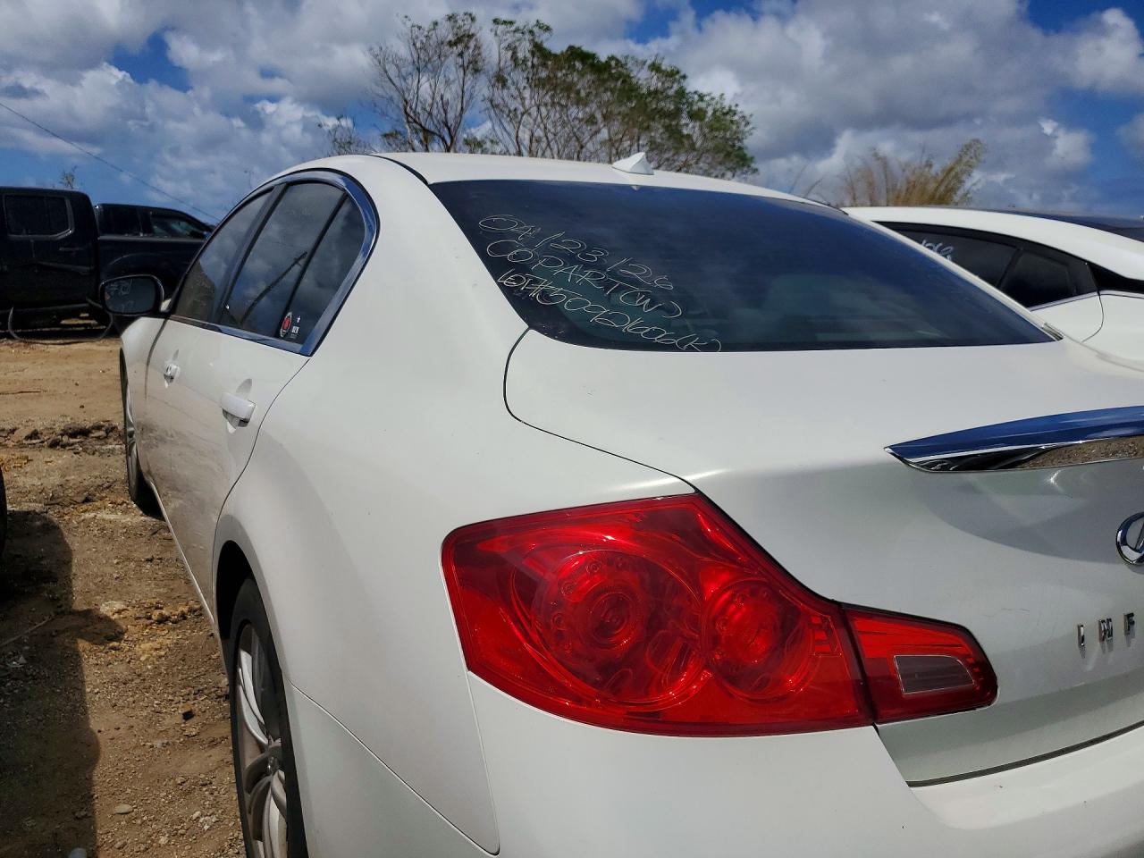 INFINITI G37 Journey