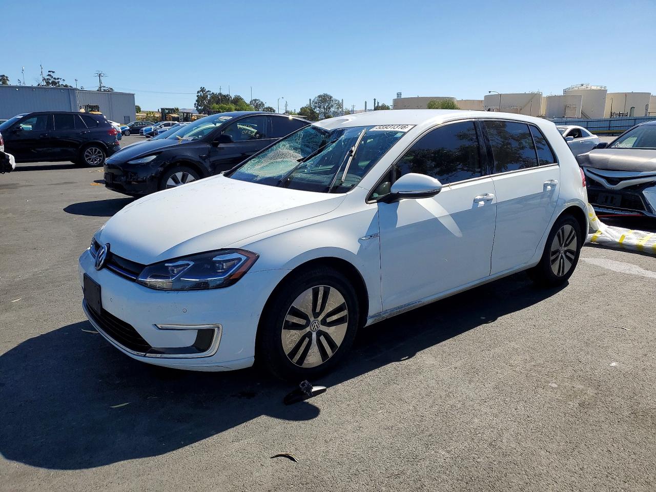 Salvage Volkswagen Golf Image