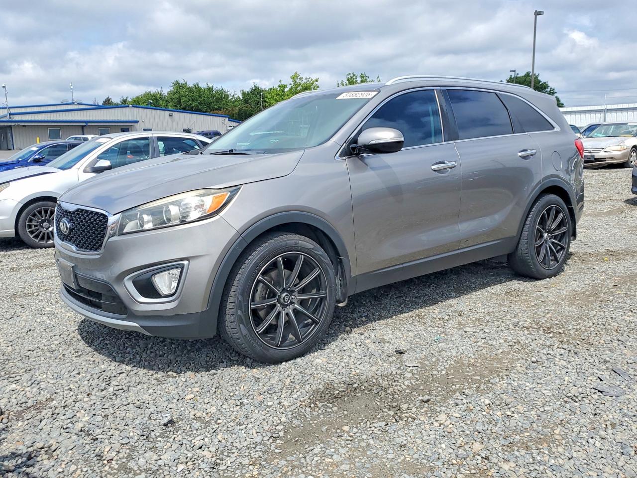 Salvage Kia Sorento Image