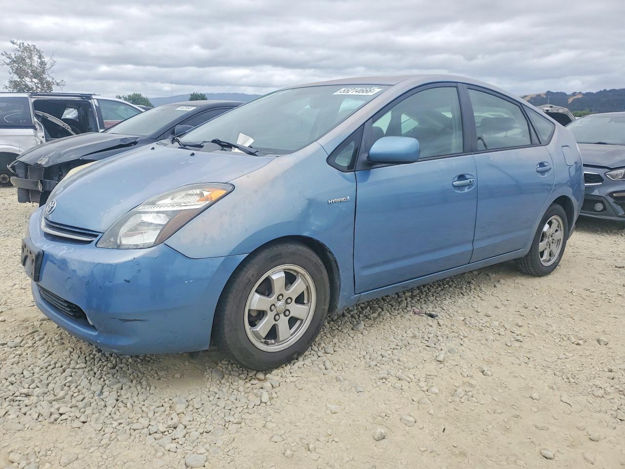 Salvage Toyota Prius Image