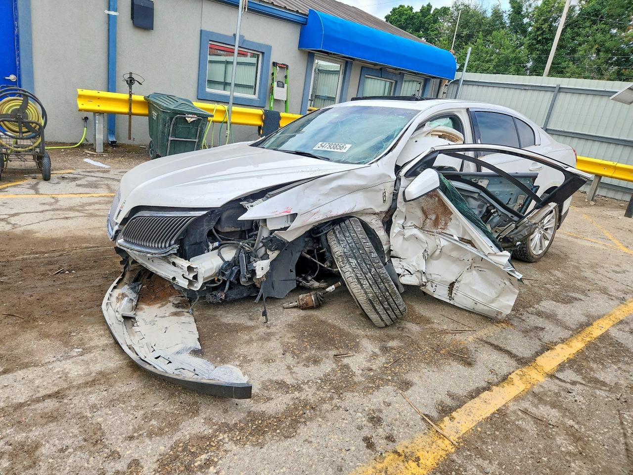 Salvage Lincoln MKS Image