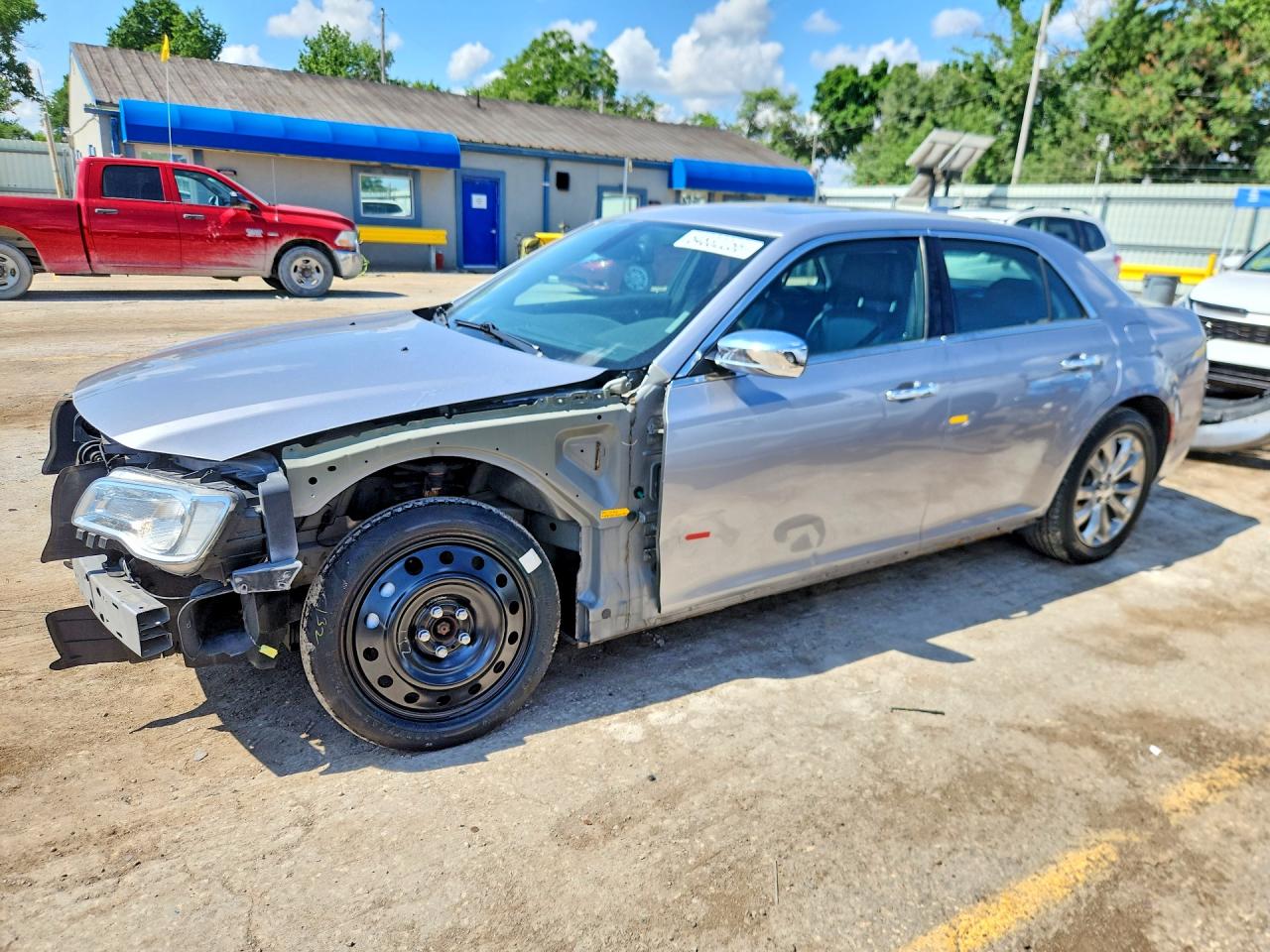 Salvage Chrysler 300 Image