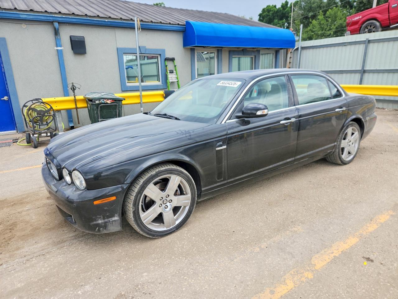 Salvage Jaguar Xj8 Image