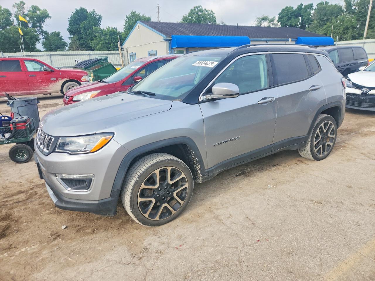 Salvage Jeep Compass Image