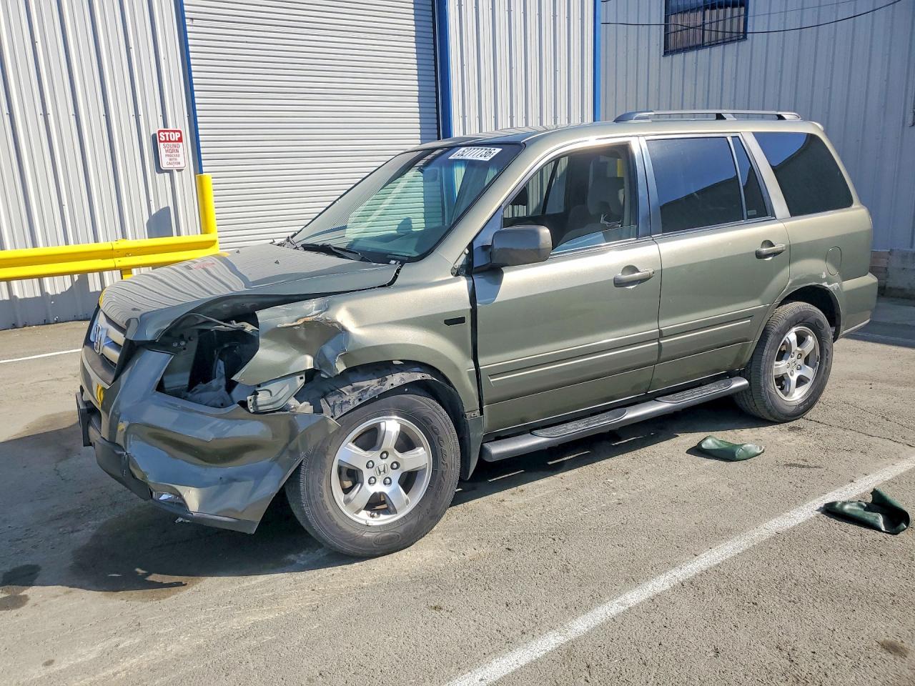 Salvage Honda Pilot Image