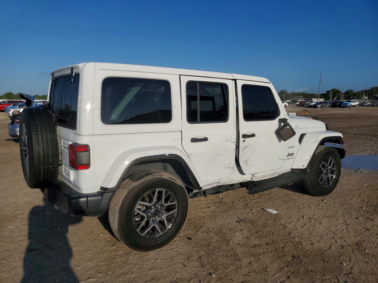 Jeep Wrangler Sahara