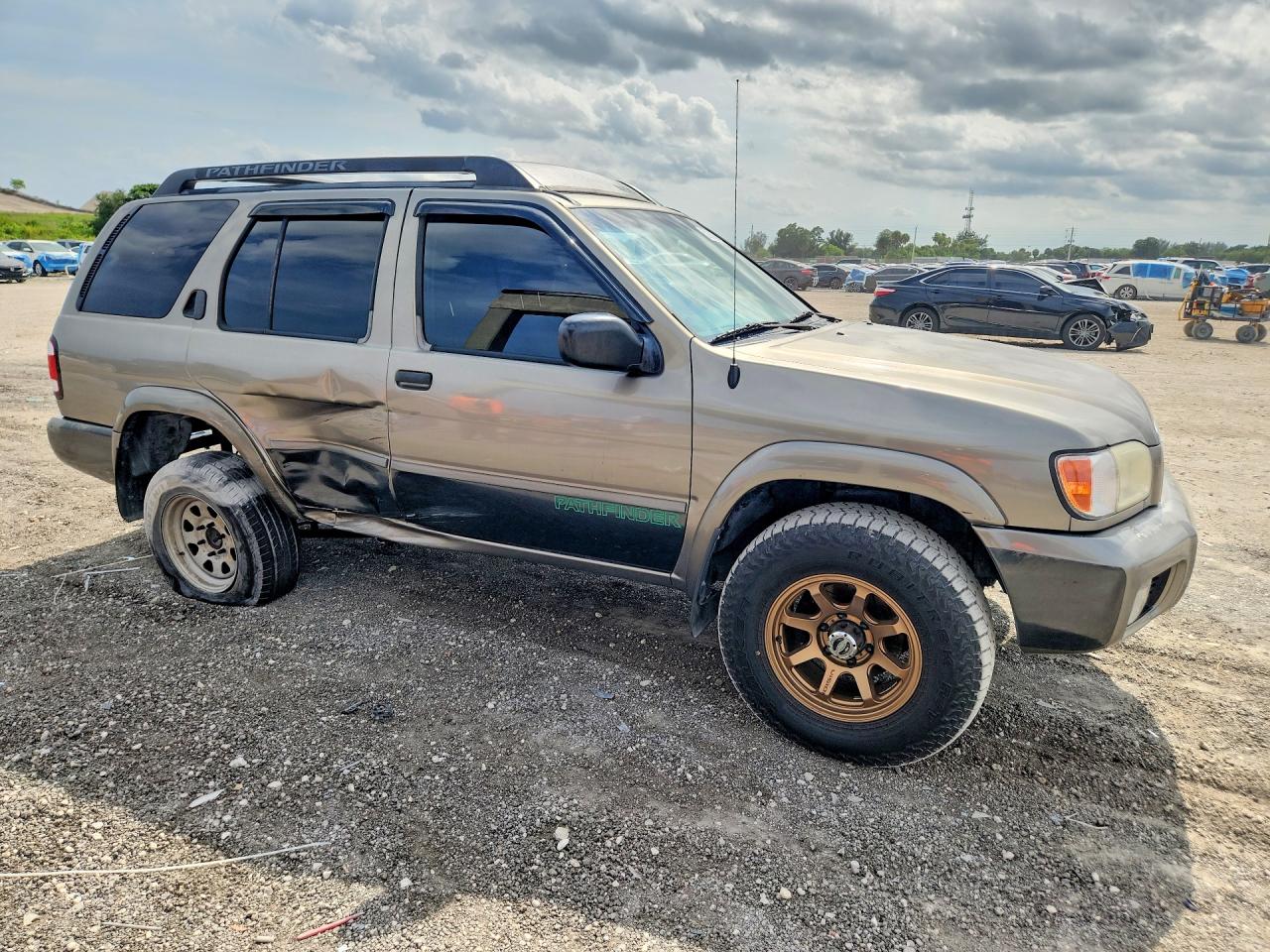 Nissan Pathfinder Se